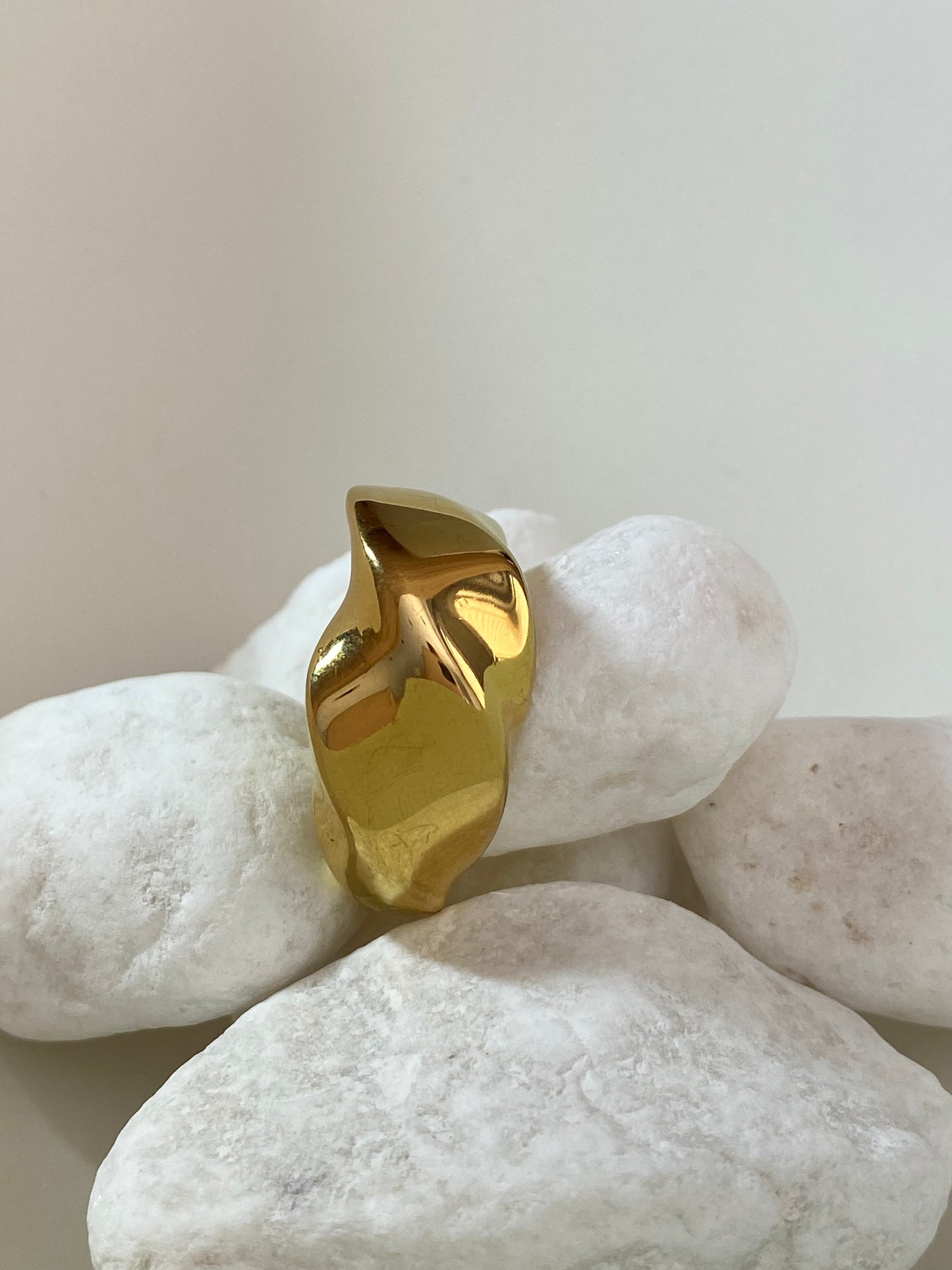 Irregular golden ring