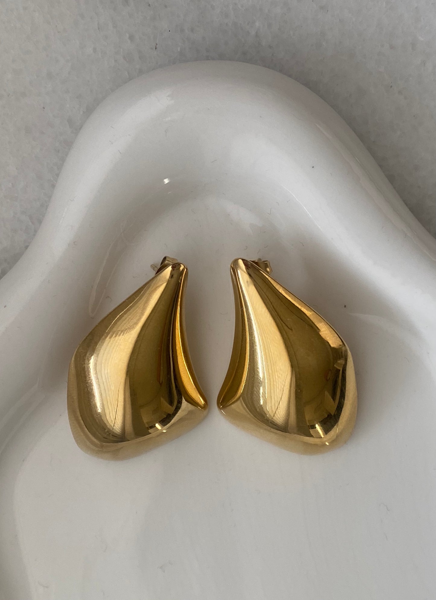 Pendientes dorados gota