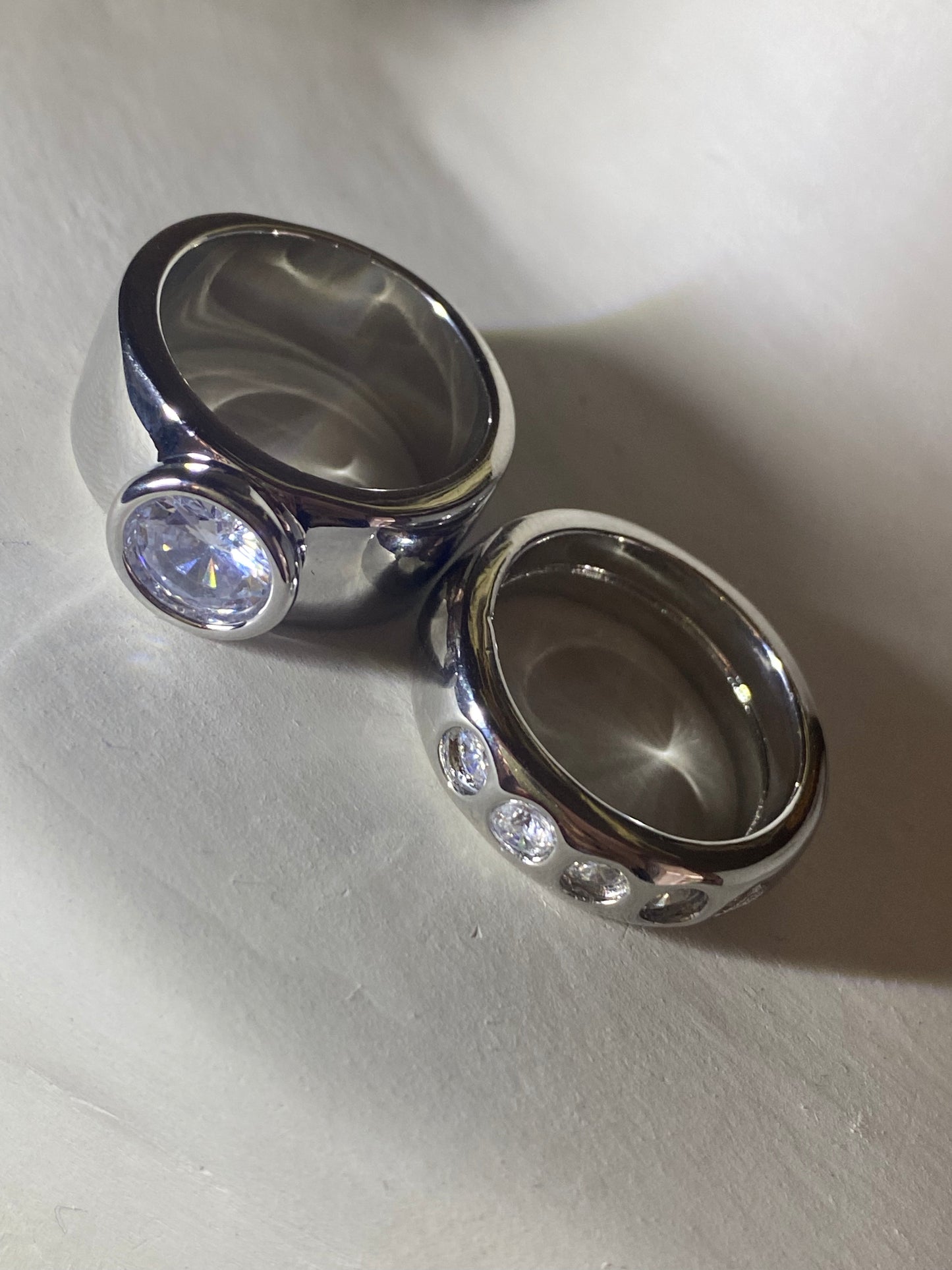 Anillos plateados circonitas