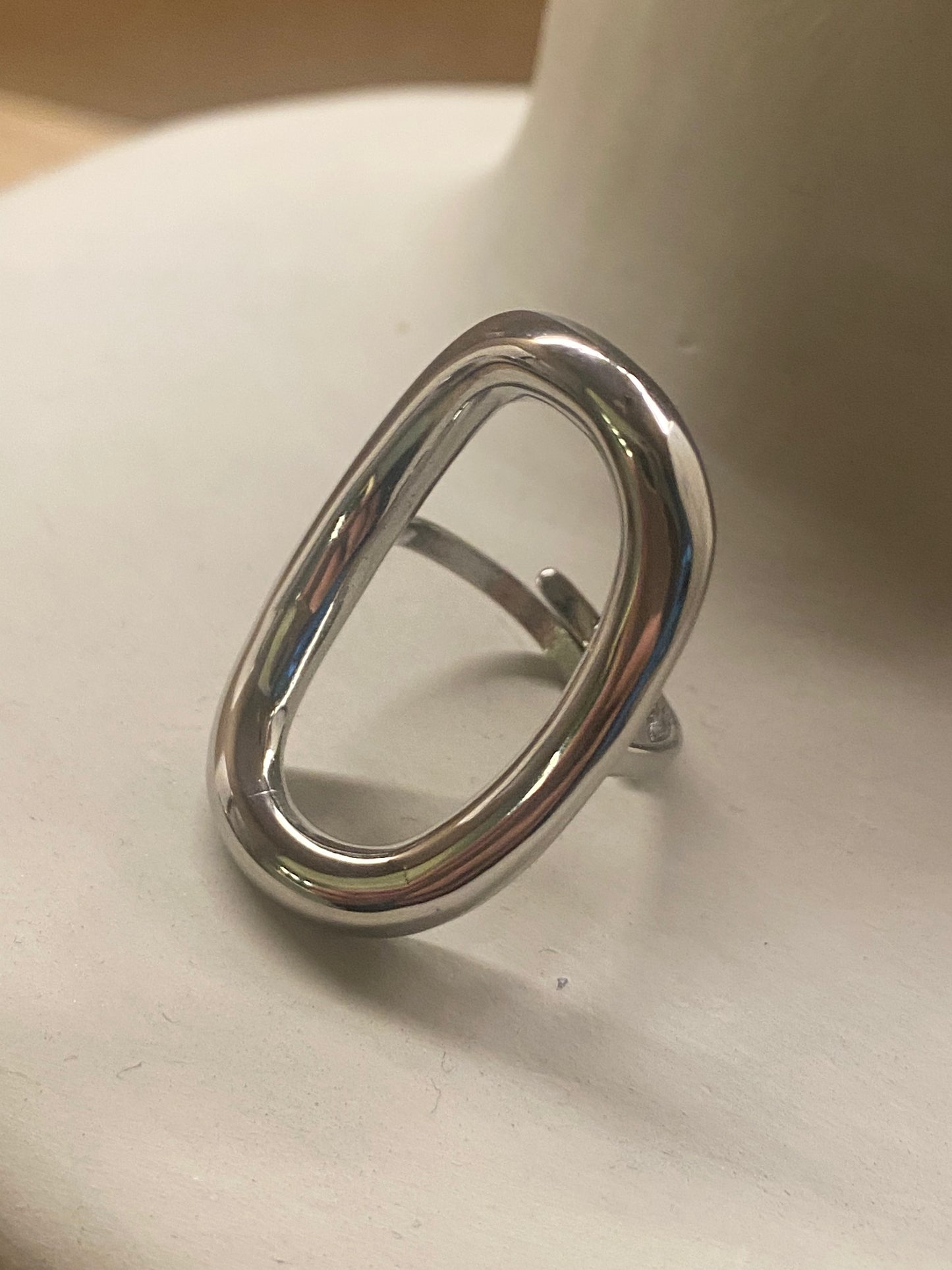 Anillo plateado ovalado