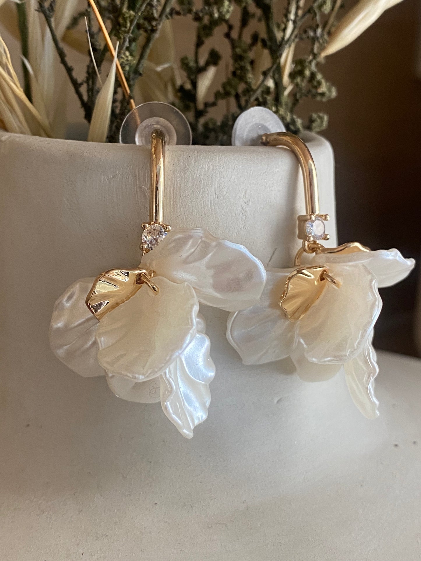 Pendientes flor con detalles dorados