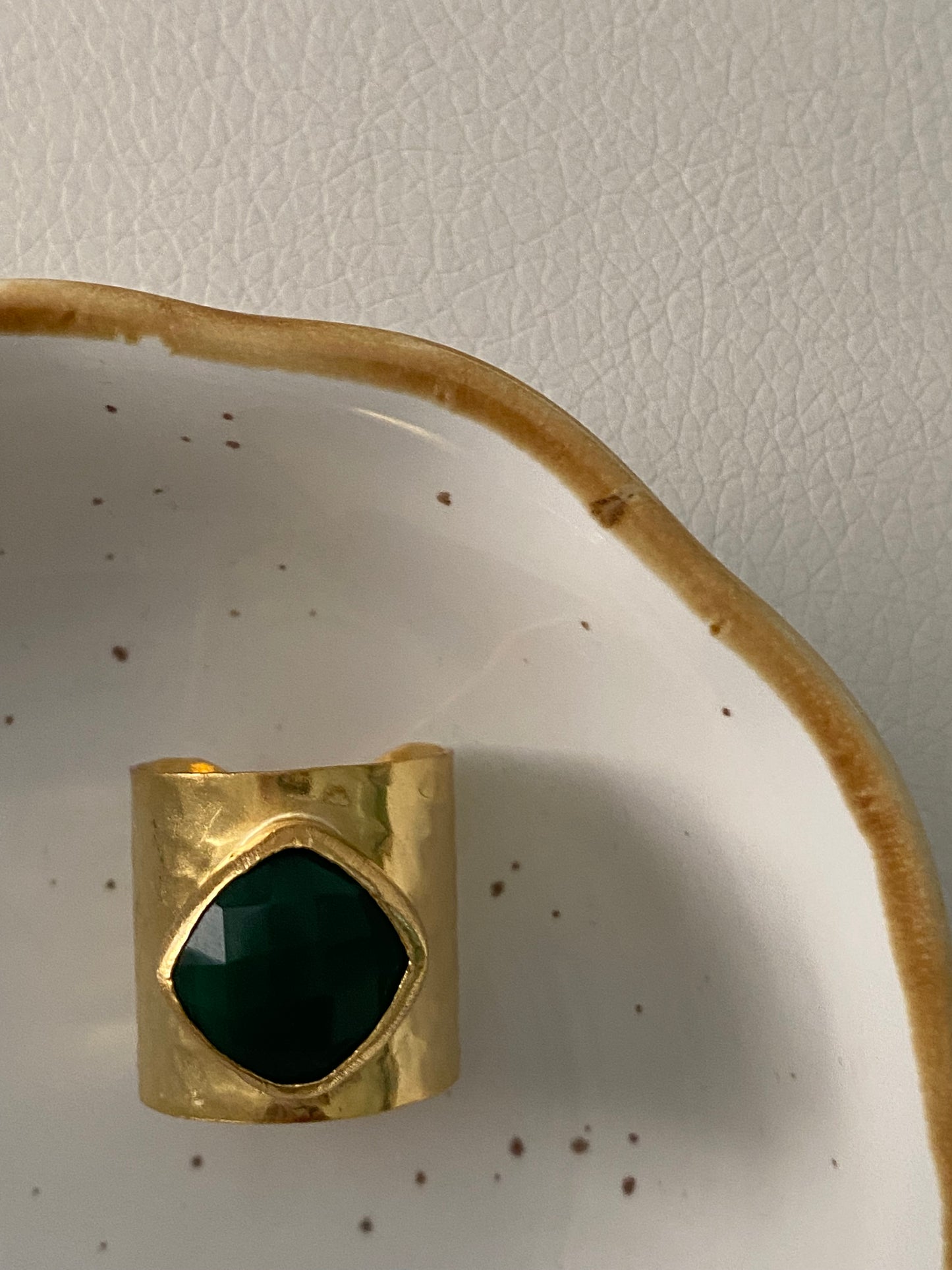 Anillo brazalete piedra verde