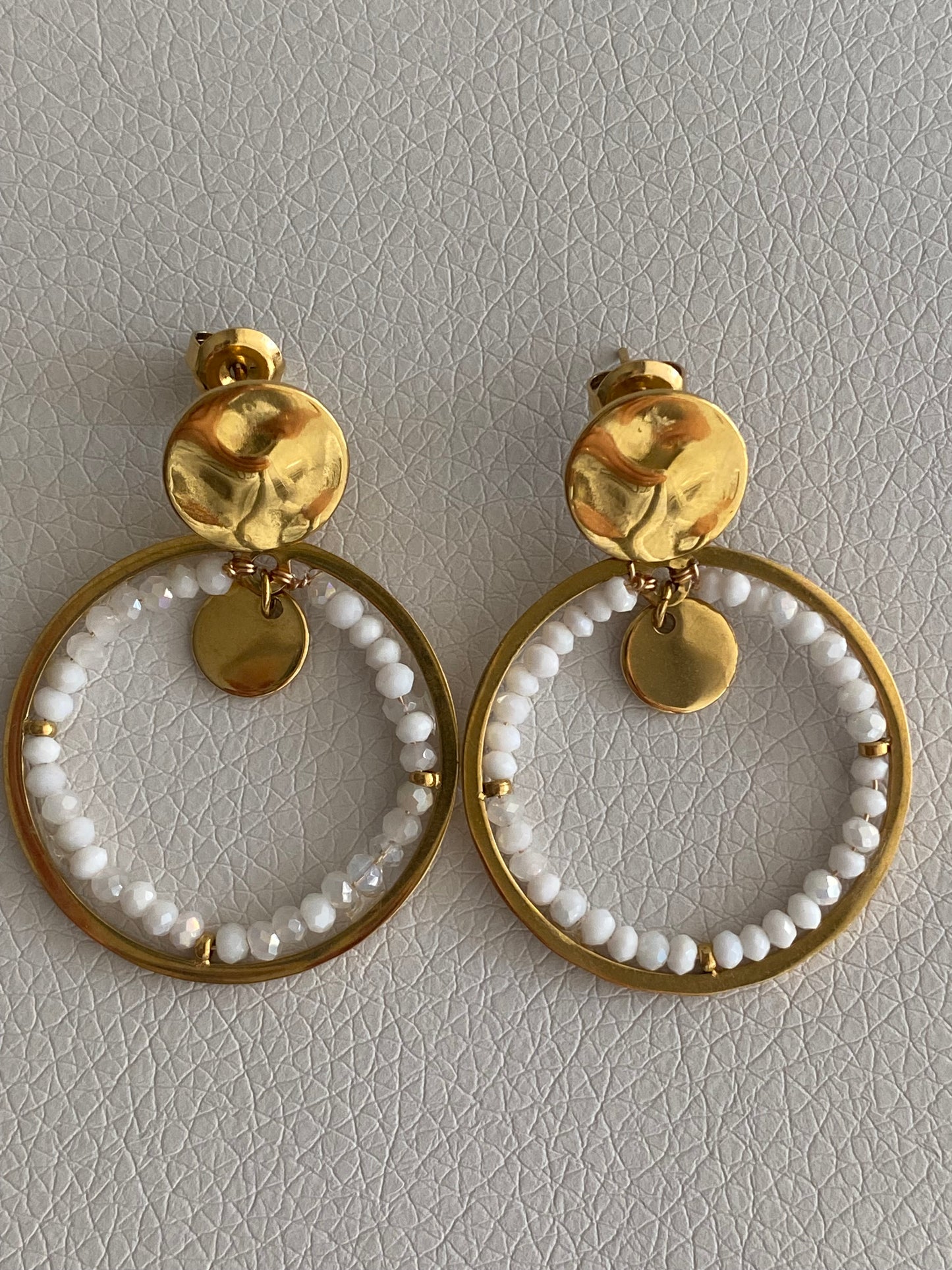 Pendientes circulares cuentas