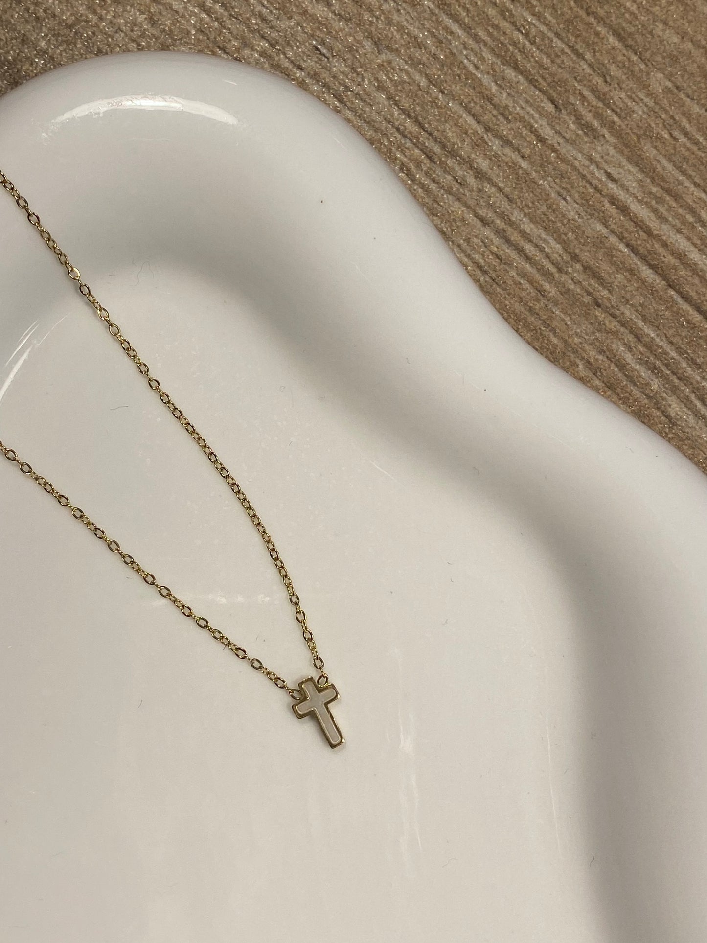 Chain with mini mother-of-pearl cross