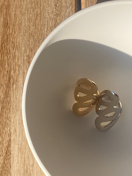 Curved ring