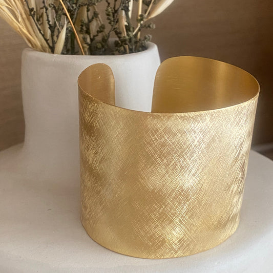 NEW IN! Brazalete dorado mate