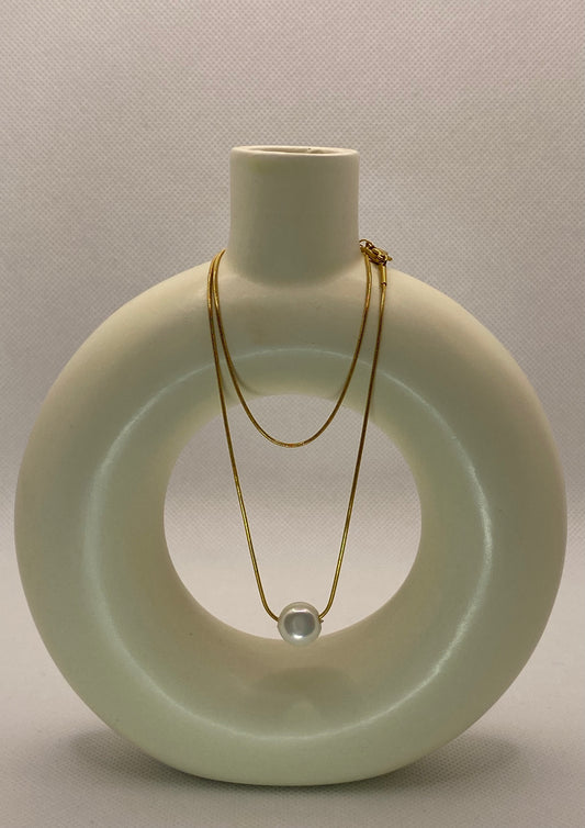 Gold chain with pearl