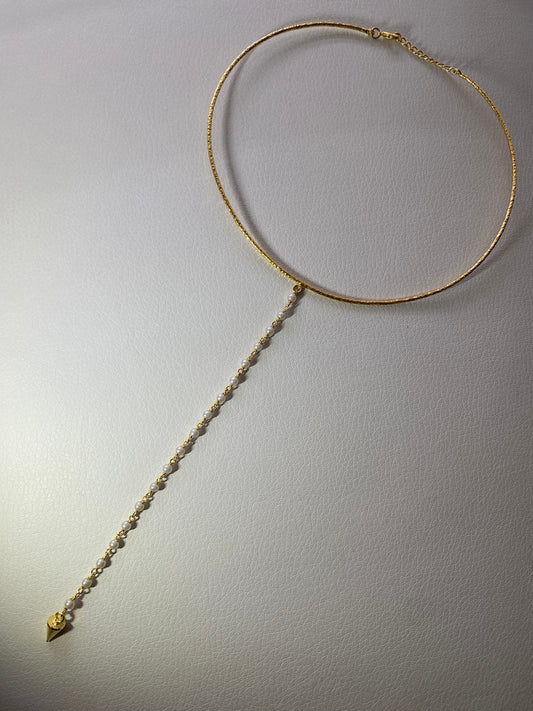 Rigid gold choker with chain