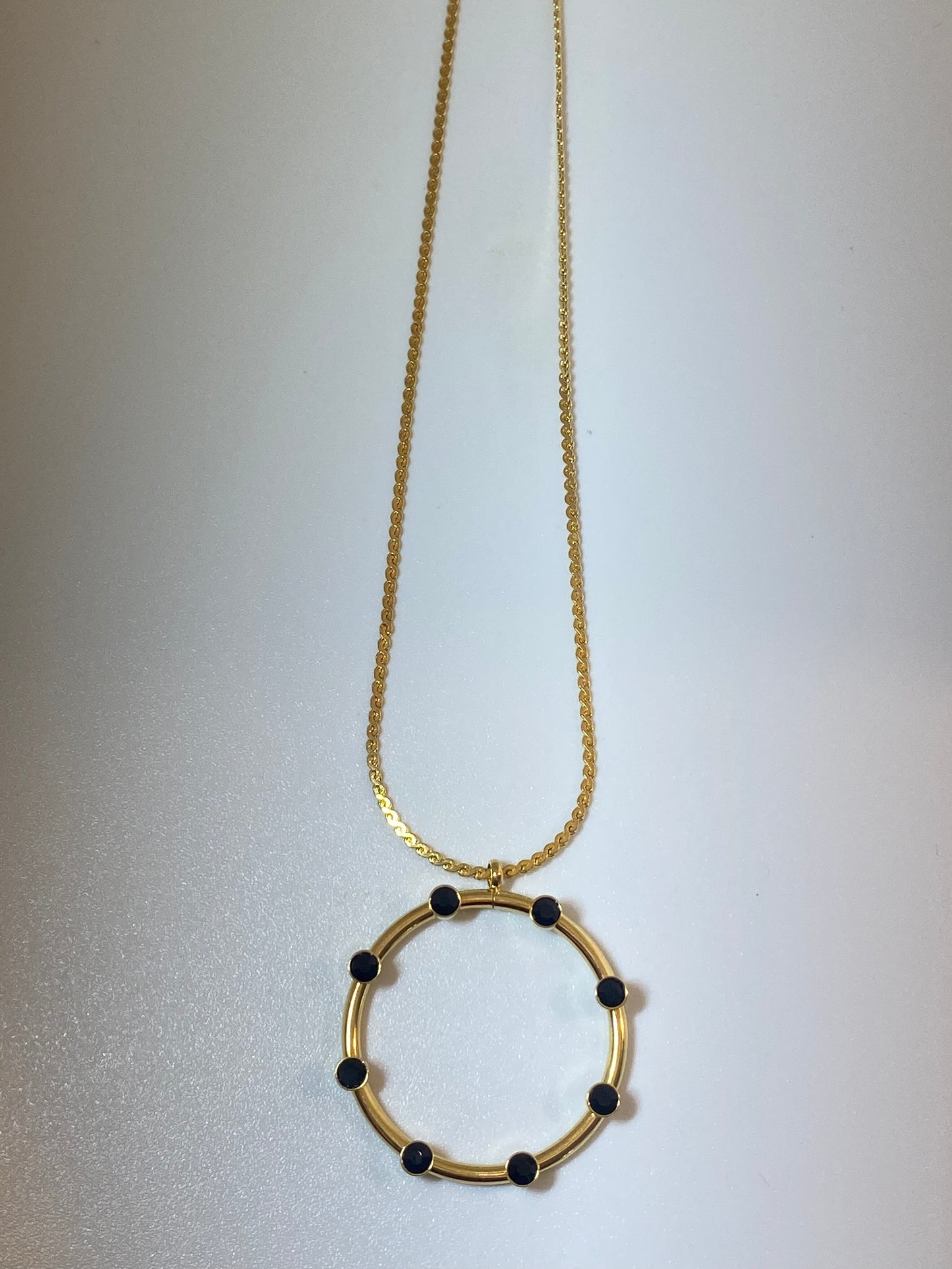 Round gold pendant with zirconia details