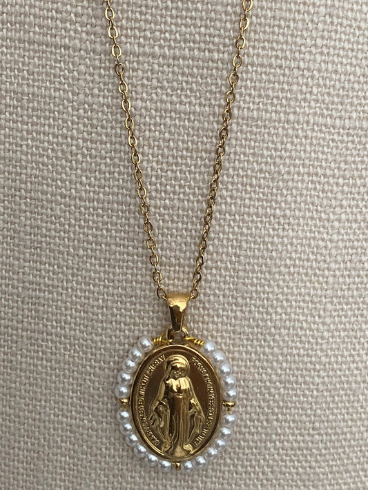 Medal with Virgin and pearls