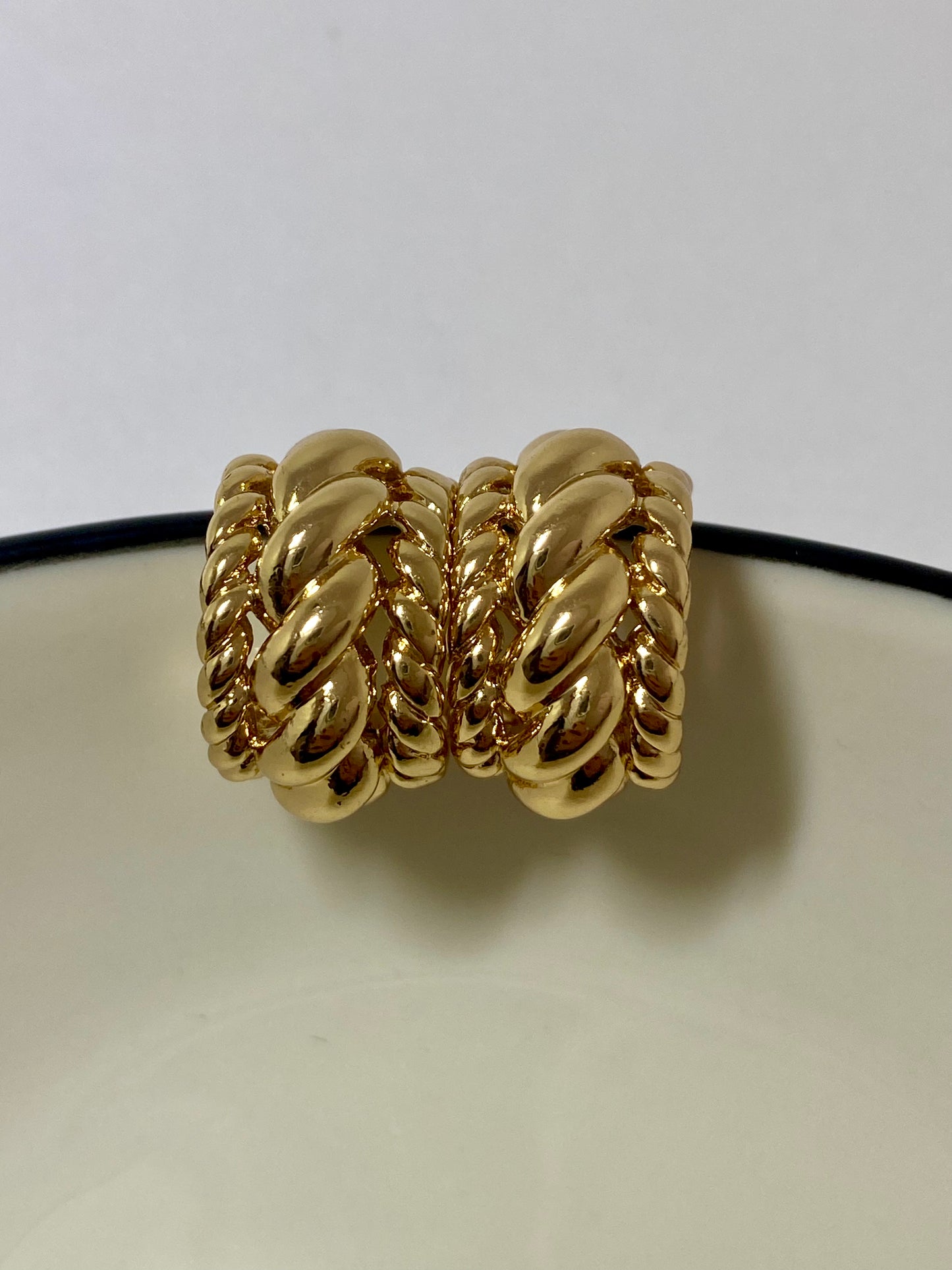 Mini aros dorados trenzados
