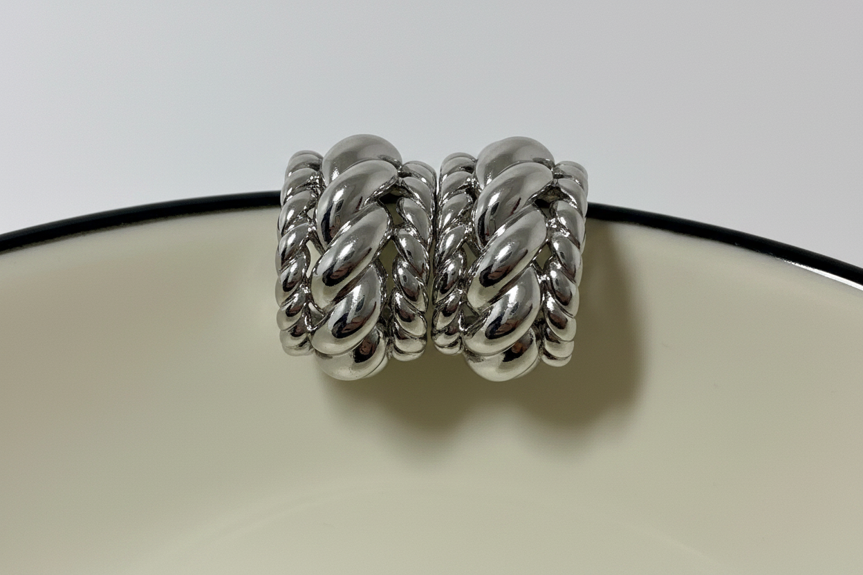 Mini aros dorados trenzados
