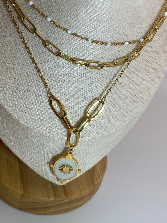 Triple necklace with white details