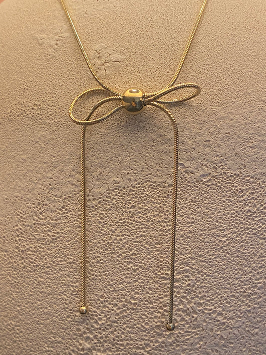 Adjustable bow necklace