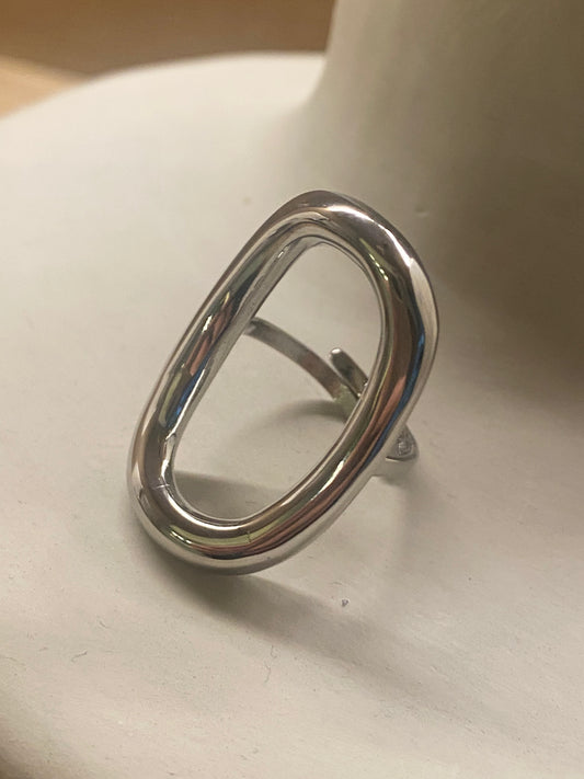 Anillo plateado ovalado
