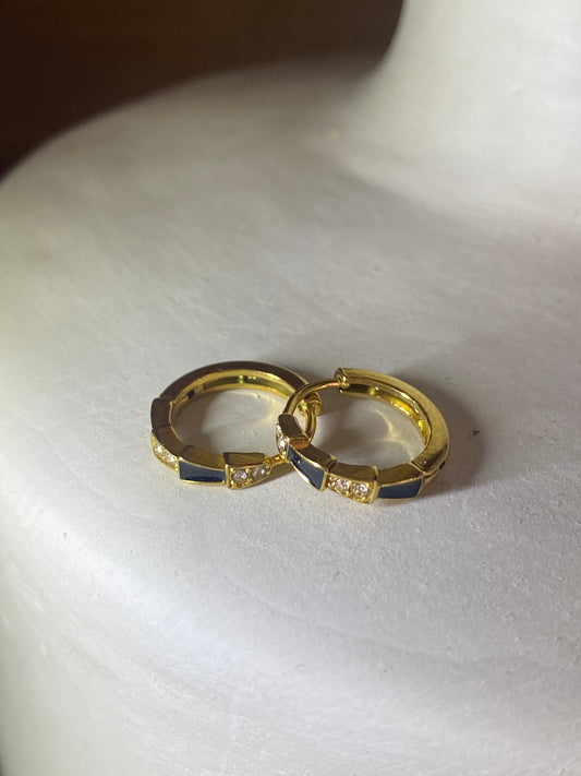 Aritos con detalles negros y circonitas