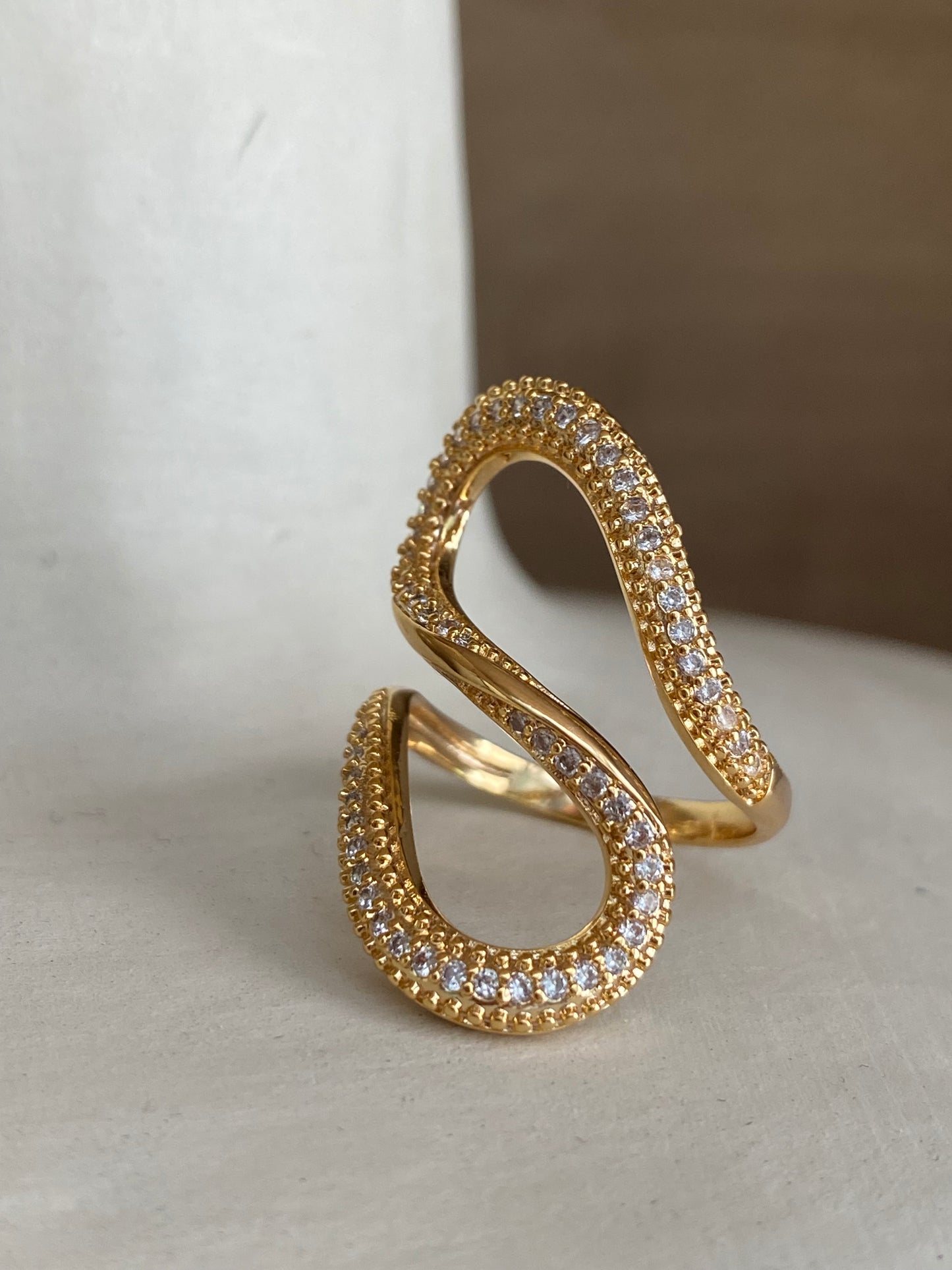 Anillo dorado circonitas