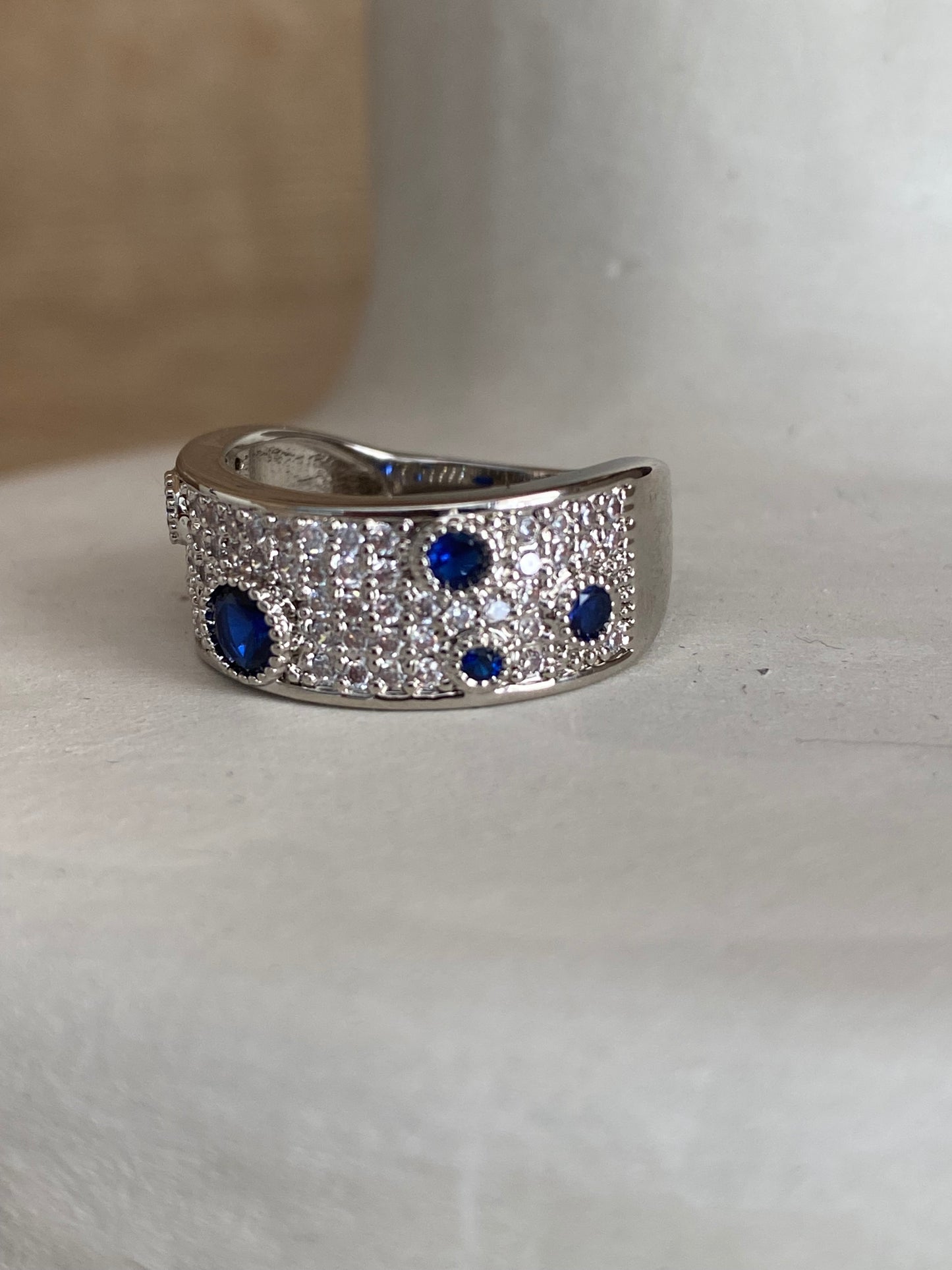 Anillo circonitas azules