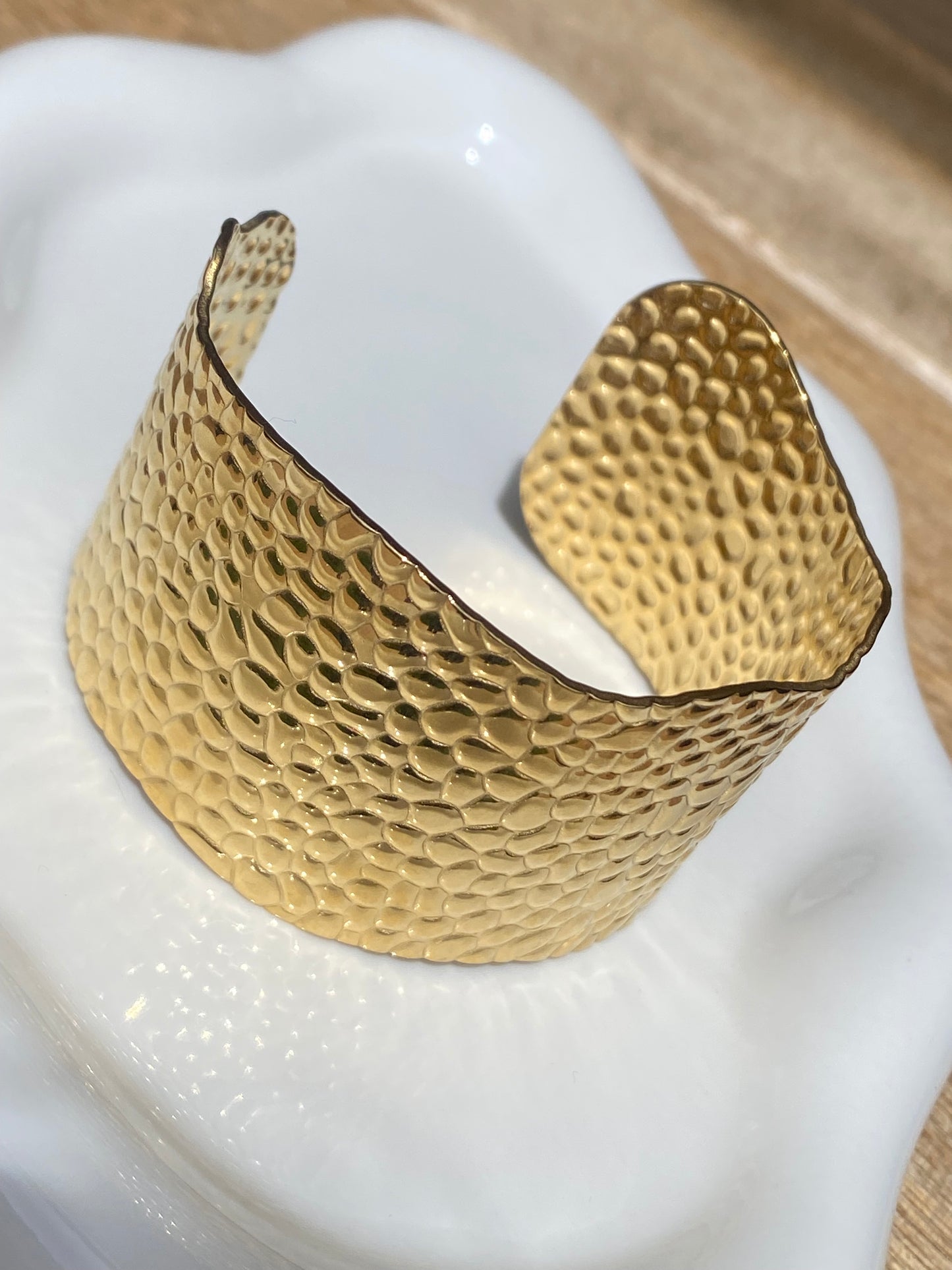 Granulated bracelet