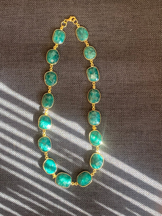 Green natural stone necklace