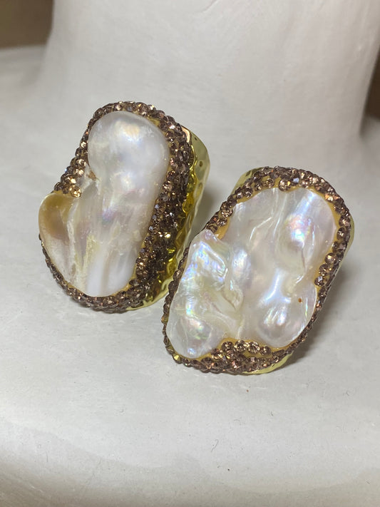 Natural stone and zircon ring
