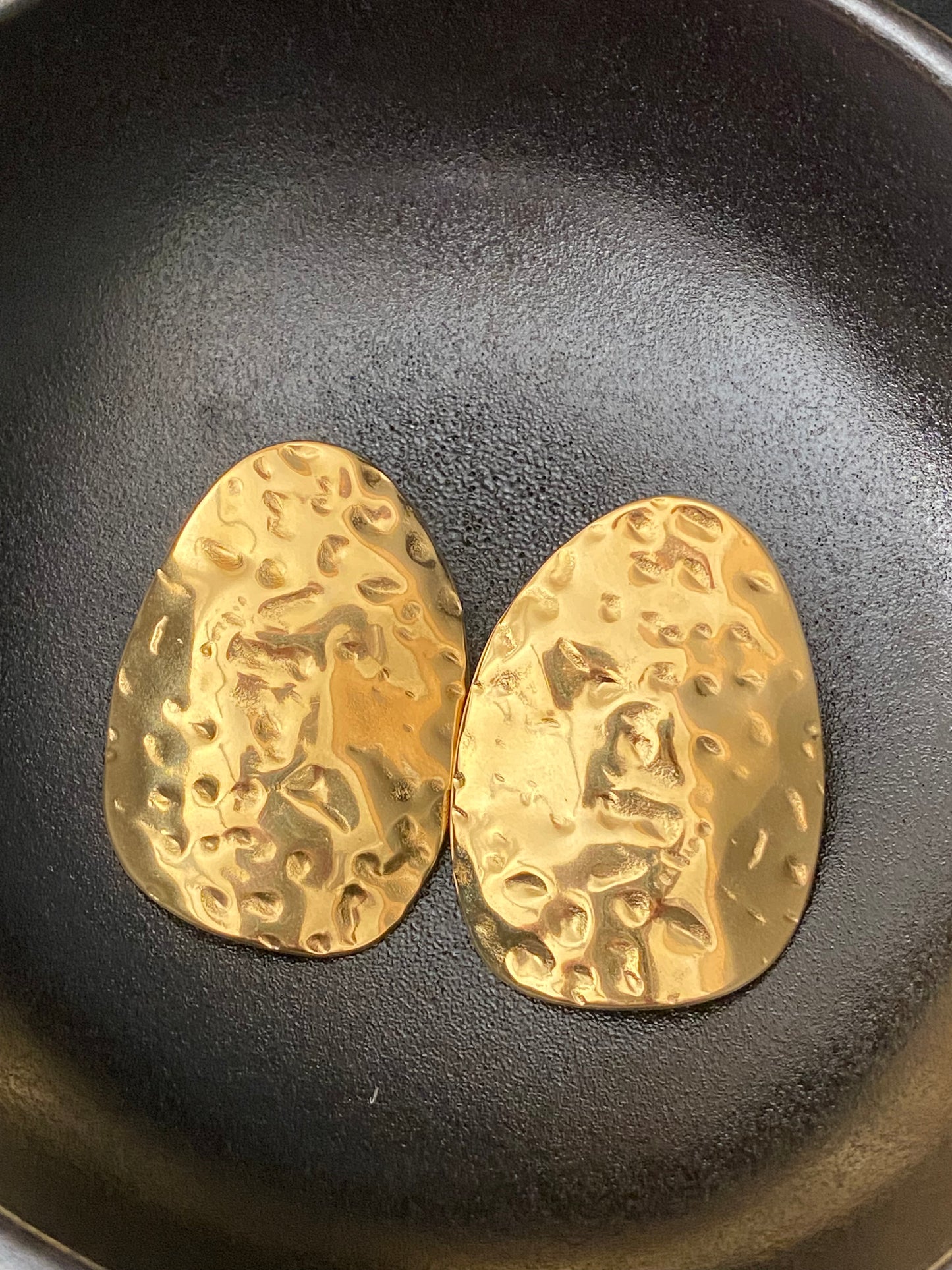 Maxi pendientes granulados
