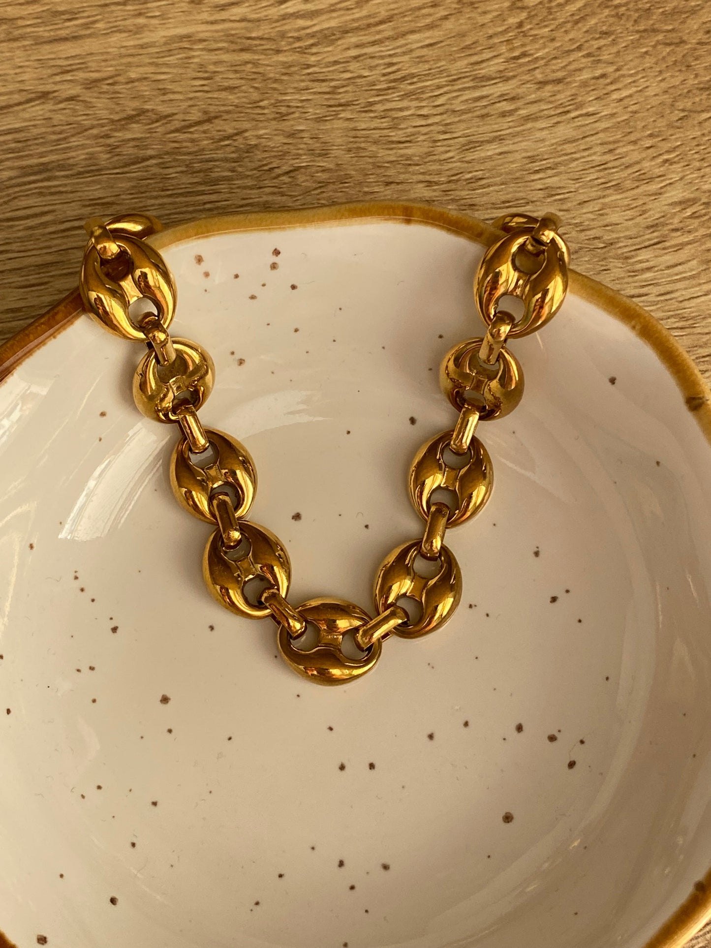 Pulsera dorada cadena