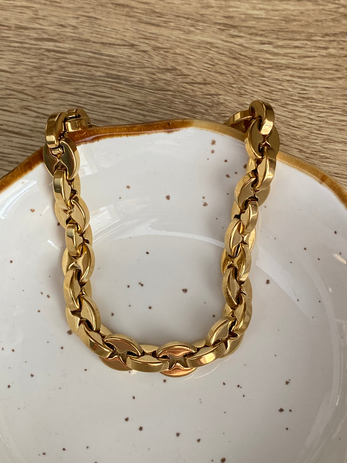Pulsera dorada cadena