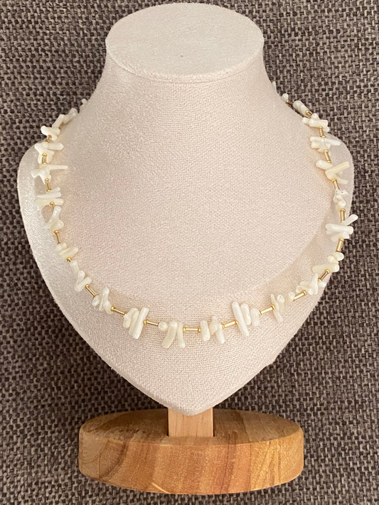 Collar corales blancos