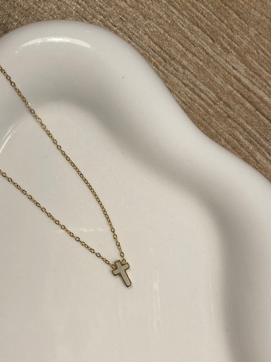 Cadenita con mini cruz de nácar