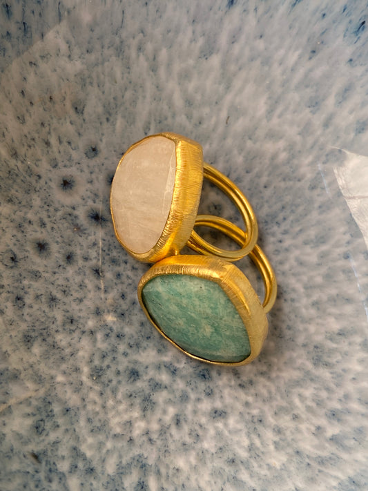 Natural stone drop-shaped ring