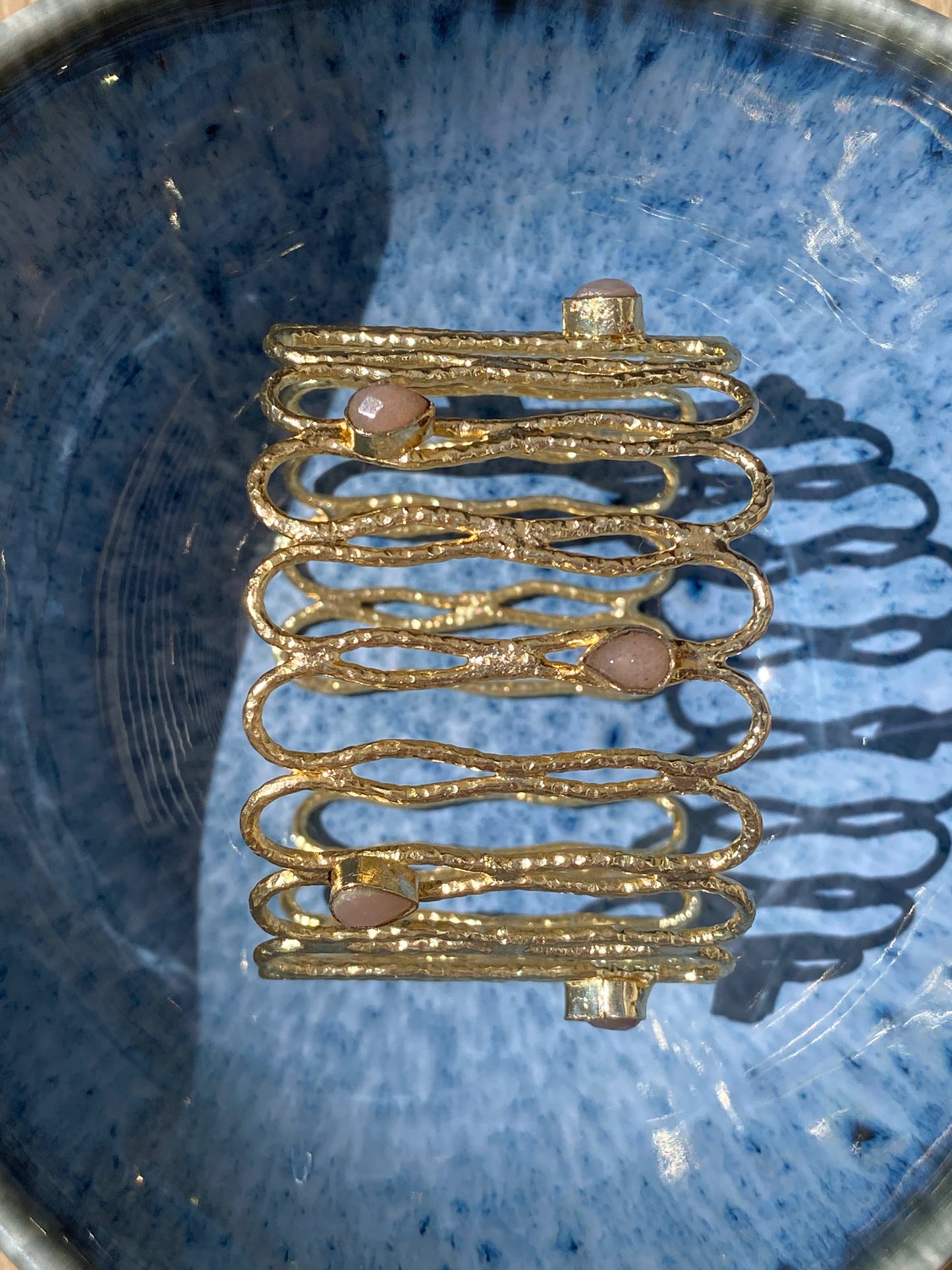 NEW IN! Openwork bracelet with stones