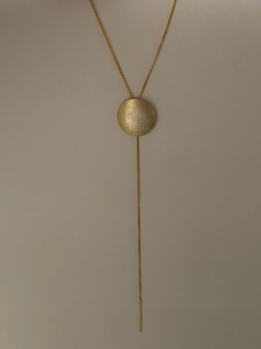 Collar corbatero medallón