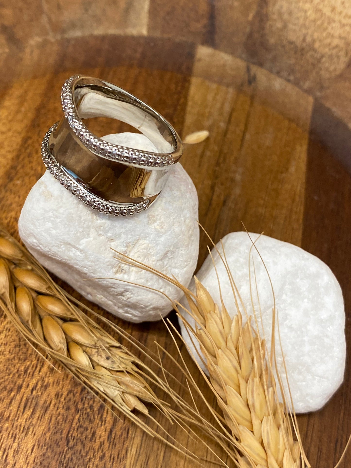 Anillo borde circonitas