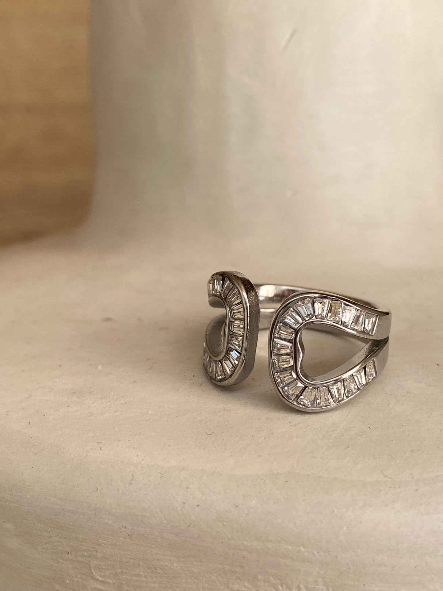 Open ring with zircons