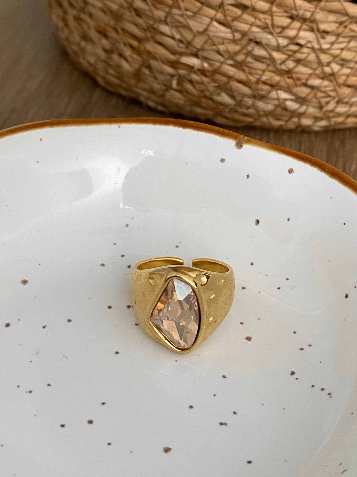 Anillo irregular circonita marrón