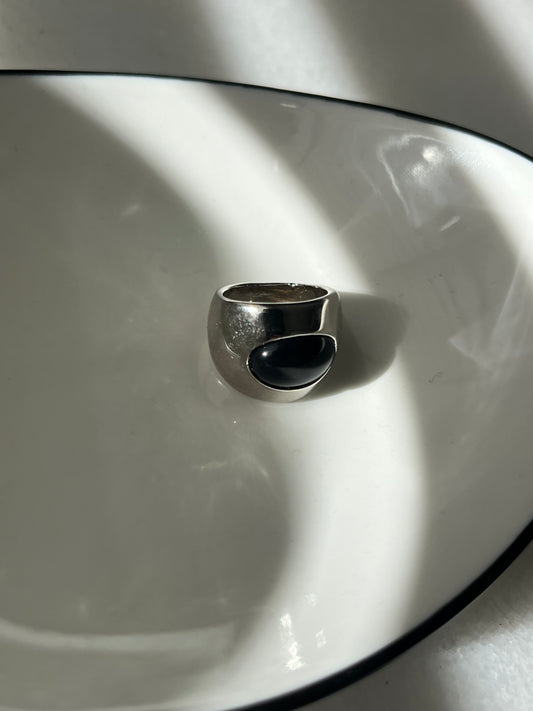 NEW IN! Anillo detalle negro