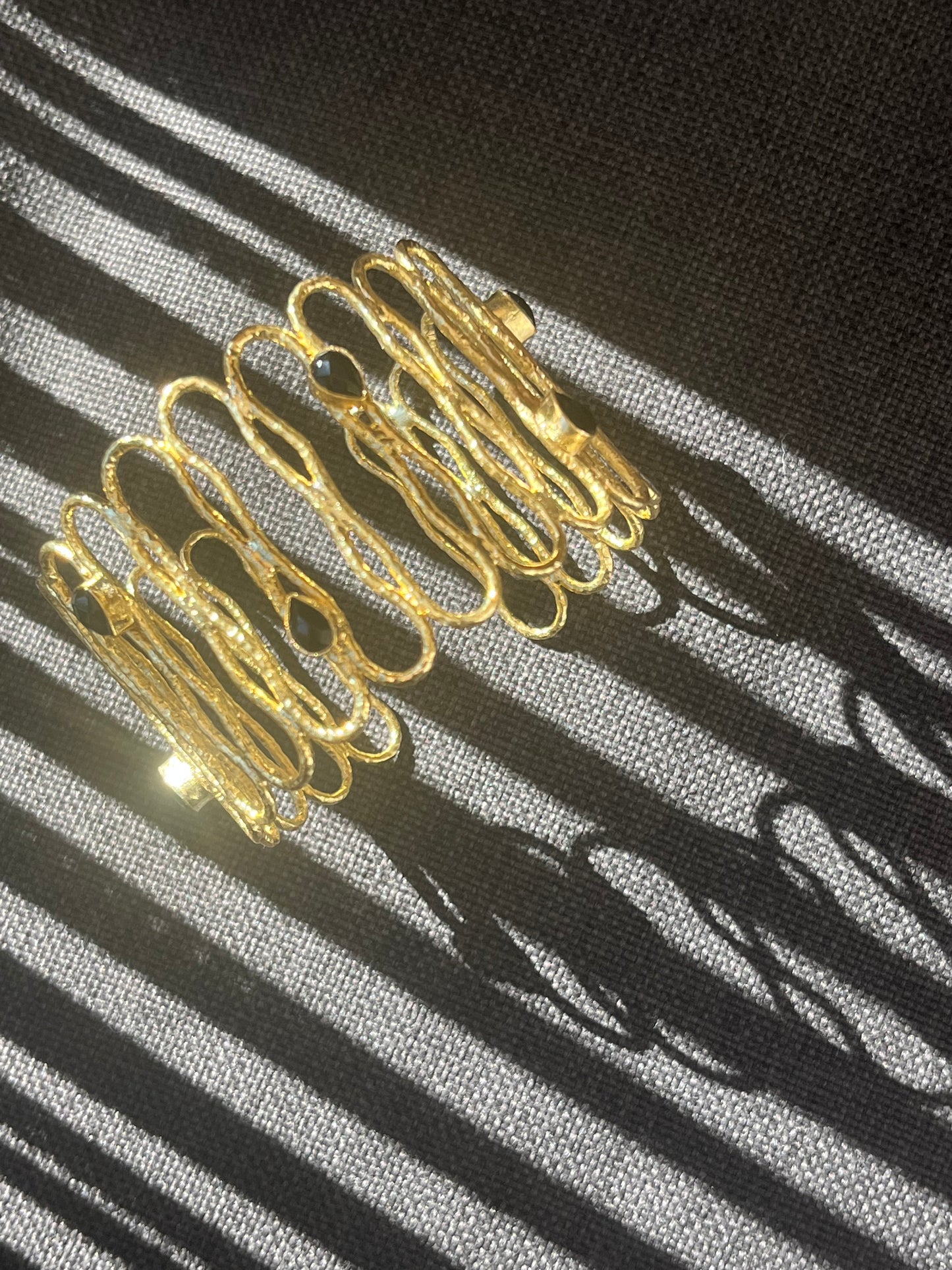 NEW IN! Openwork bracelet with stones
