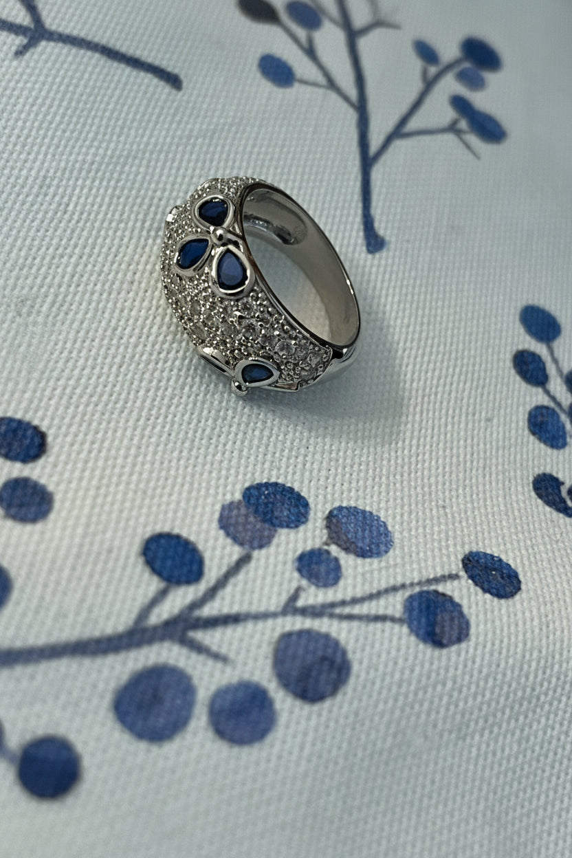 Anillo circonitas con detalles flor