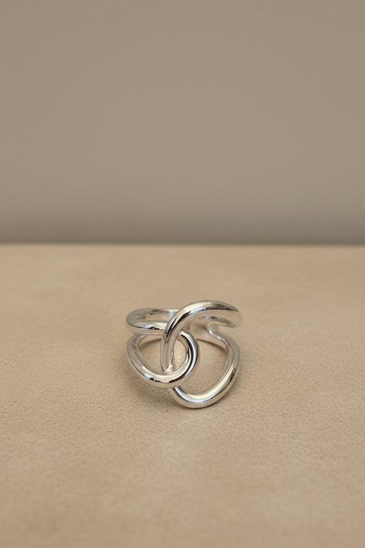 Anillo entrelazado